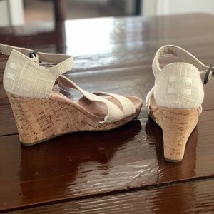 Toms wedges